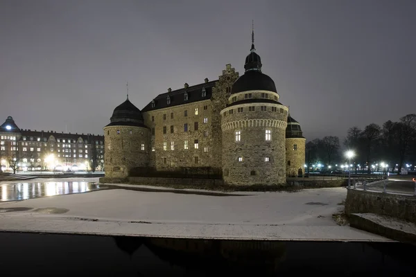 Burg Bei Nacht Mit Eis Auf Dem Wasser — Stockfoto