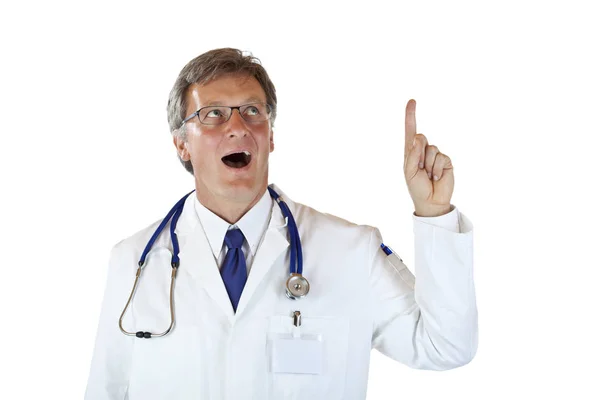 Senior Lékař Ukazující Prstem Překvapen Werbetext Freigestellt Bílém Pozadí — Stock fotografie