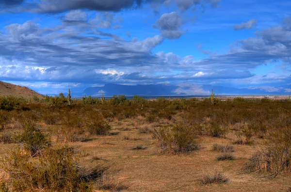 Wolken Vormen Zich Boven Een Arizona Woestijn Bergketen — Stockfoto