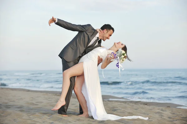 Happy Just Married Young Couple Celebrating Have Fun Beautiful Beach — Stock Photo, Image