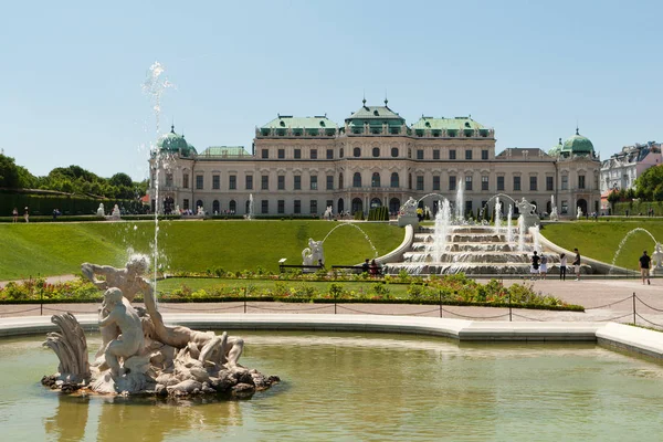 Schloss Belvedere Wahrzeichen Wiens Mit Brunnen Und Wasser — Stockfoto