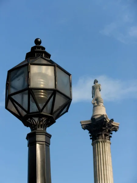 Колонка Нельсона Вуличним Ліхтарем Передньому Плані — стокове фото