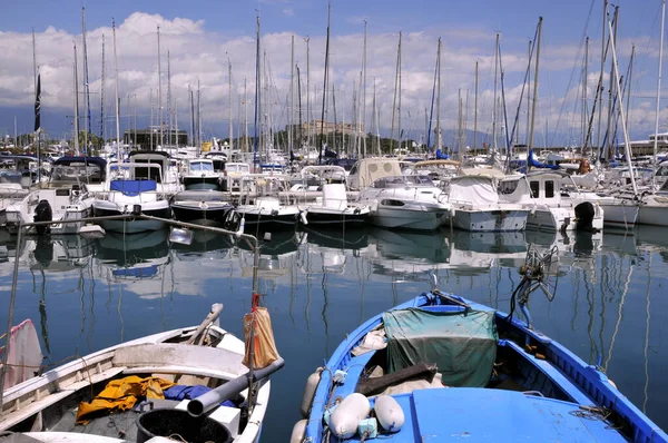 Barcos Puerto Ciudad —  Fotos de Stock