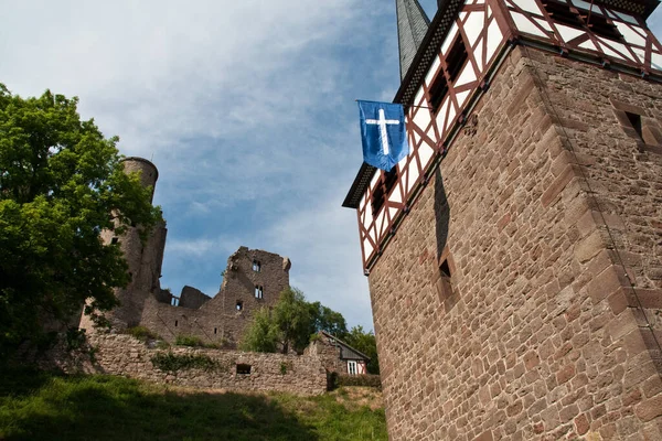 Igreja Rimbach Com Burg Hanstein — Fotografia de Stock