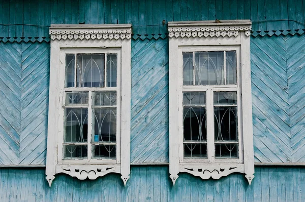 Παράθυρα Της Ρωσικής Παλιό Ξύλινο Σπίτι — Φωτογραφία Αρχείου