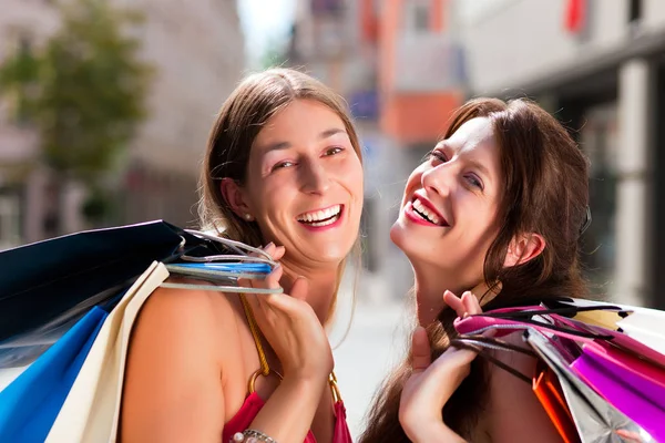 Mulheres Fazer Compras Com Sacos — Fotografia de Stock