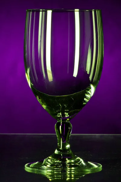 Empty Glass Shimmers Cash Violet Background — Stock Photo, Image