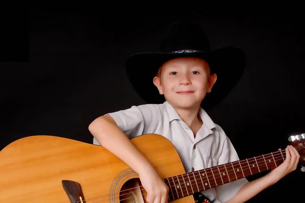 Giovane Ragazzo Che Indossa Cappello Cowboy Isolato Sul Nero Che — Foto Stock