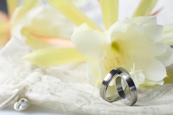 Obrączki Biżuteria Ślubna Pierścionki Zaręczynowe — Zdjęcie stockowe