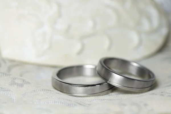 结婚戒指 结婚戒指 订婚戒指 — 图库照片