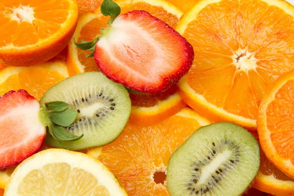 Blandad Frukt Med Apelsin Kiwi Och Jordgubbar — Stockfoto