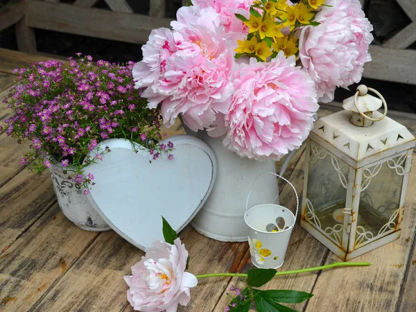 Terrace Garden Flowers Decoration Table — Stock Photo, Image