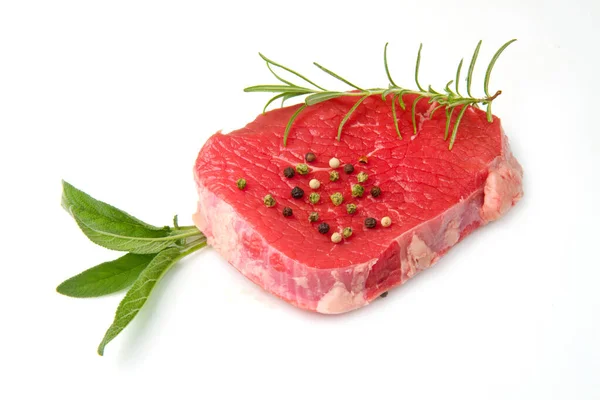 Ett Rött Kött Med Salvia Och Rosmarin Isolerat Vit Bakgrund — Stockfoto