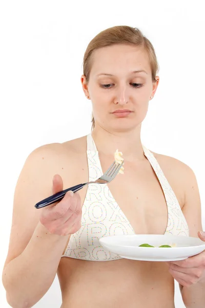 Jovem Mulher Biquíni Comer Macarrão Pequeno Prato — Fotografia de Stock