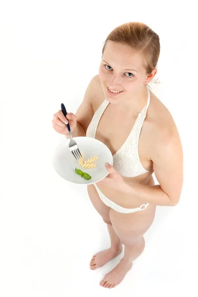 Jeune Femme Bikini Manger Des Pâtes Une Petite Assiette — Photo