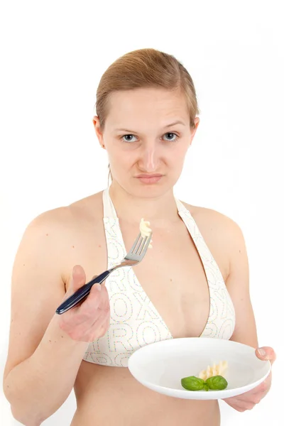 Junge Frau Bikini Isst Pasta Von Einem Kleinen Teller — Stockfoto