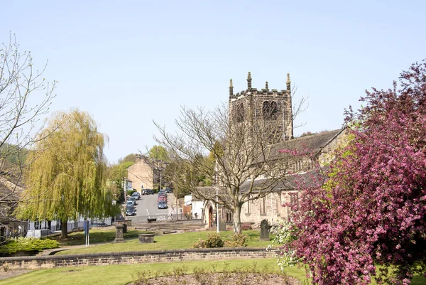 Una Iglesia Del Siglo Xvi Yorkshire Una Hermosa Flor Cerezo —  Fotos de Stock