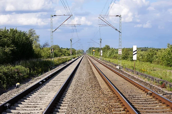 Sahada Boş Tren Rayları — Stok fotoğraf