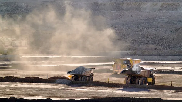 Tres Camiones Que Transportan Rocas Una Mina Cobre Chile — Foto de Stock