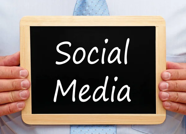 Social Media Man Met Schoolbord — Stockfoto