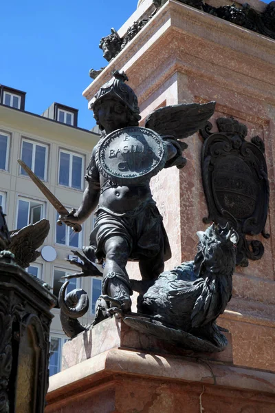 Hrdina Putti Mariánské Koloně Bojuje Bazilikou Stojan Marienplatz Mnichově — Stock fotografie
