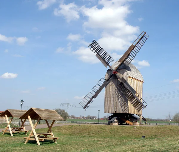 Vista Panorámica Del Paisaje Con Edificio Del Molino Viento —  Fotos de Stock