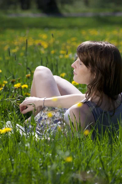 Young Woman Dress Enjoys Spring Meadow — Stok fotoğraf