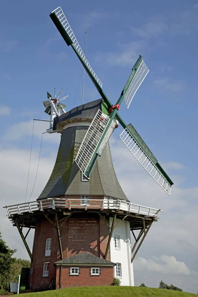 ドイツのニーダーザクセン州グリーテシエルにある風車は — ストック写真