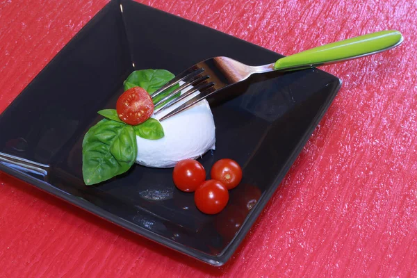 Mozzarella Italiana Con Pomodori Freschi — Foto Stock