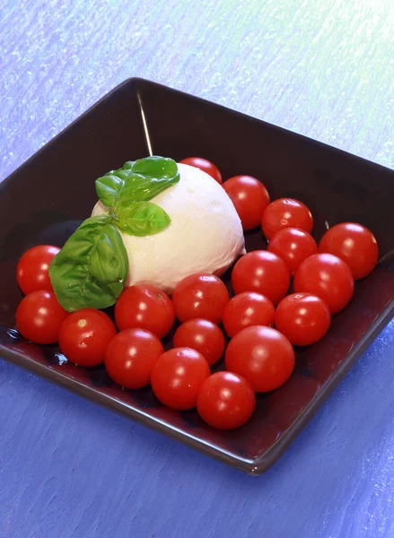 新鮮なトマトとイタリアのモッツァレラ — ストック写真