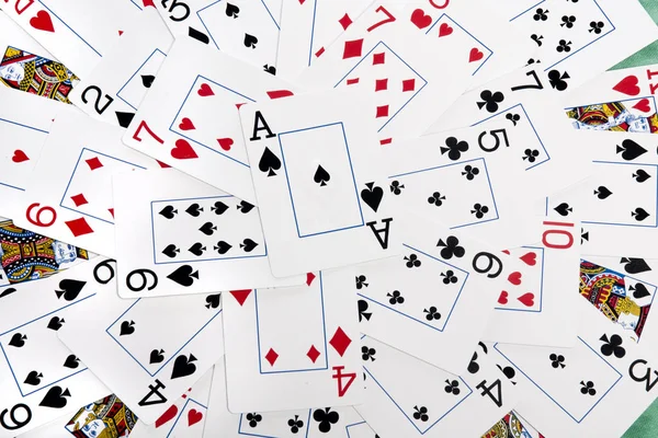 Närbild Bild Ett Gäng Spelkort Som Sprids Grön Duk Tabell — Stockfoto