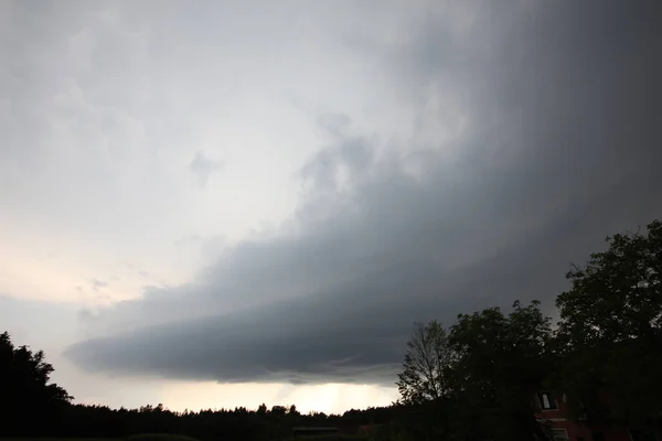 Stürmisches Wetter Mit Riesigen Wolken Himmel — Stockfoto