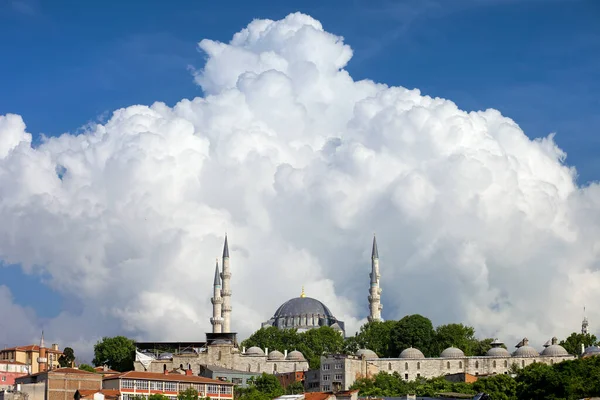 Τεράστιο Σύννεφο Συσσωρευμένου Πάνω Από Τζαμί Suleymaniye Ιστορικό Μνημείο Οθωμανικού — Φωτογραφία Αρχείου