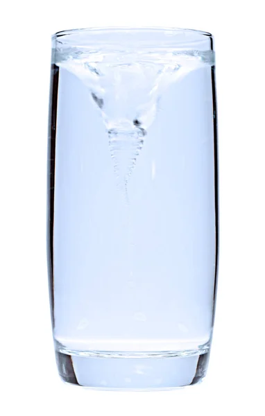 Ένα Ποτήρι Μια Δίνη Του Νερού Γυρίζει — Φωτογραφία Αρχείου