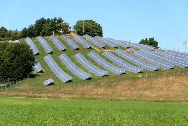 Kopce Pokryté Solárními Panely — Stock fotografie
