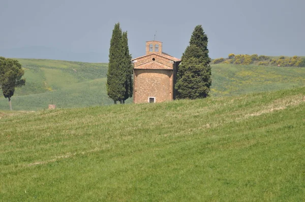 Blick Auf Die Grünen Wiesen Und Das Haus Der Italienischen — Stockfoto