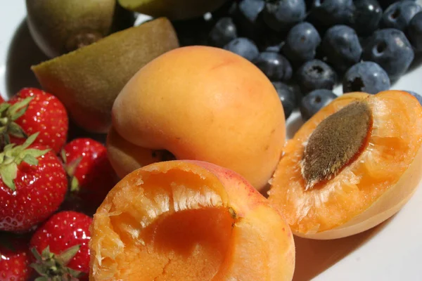 Frisk Frukt Friske Bær Trebord – stockfoto
