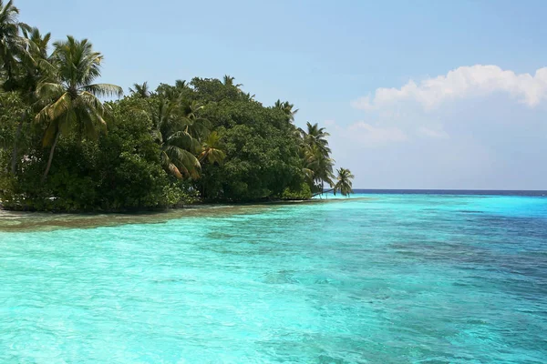 Бірюзова Вода Мальдівах — стокове фото