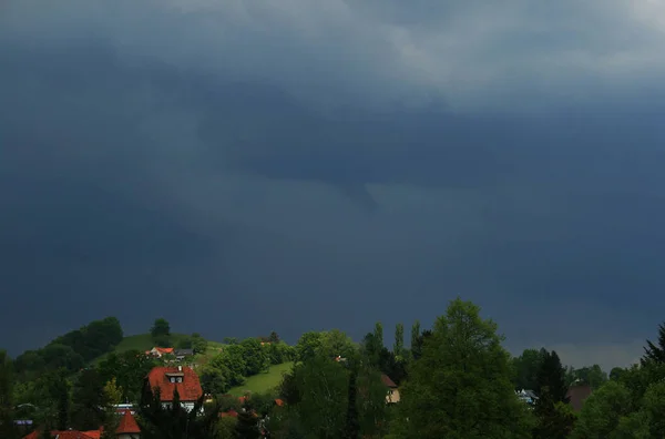 Utsikt Över Bergen Och Molnen Himlen — Stockfoto