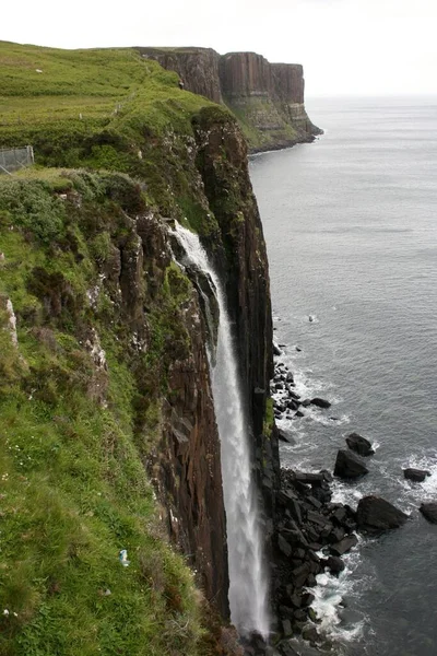 Vista Panorámica Del Majestuoso Paisaje Con Cascada — Foto de Stock