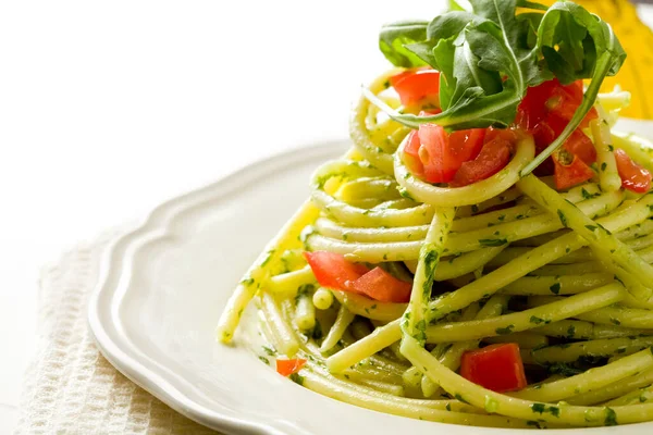 Photo Delicious Pasta Arugula Pesto Cherry Tomatoes — Stock Photo, Image