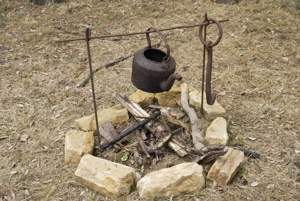 Old Rusty Kettle Iron Frame Unlit Open Fire Countryside — Stock Photo, Image