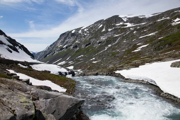 在挪威的山流 — 图库照片