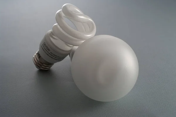 Due Tipi Lampadine Alta Efficienza Energetica — Foto Stock