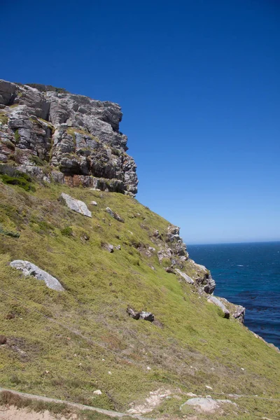 Kayalar Deniz Mavi Gökyüzü — Stok fotoğraf