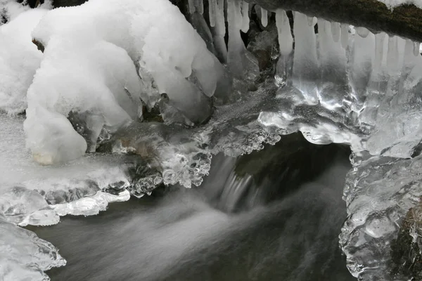 Gefrorenes Wasser Winter — Stockfoto