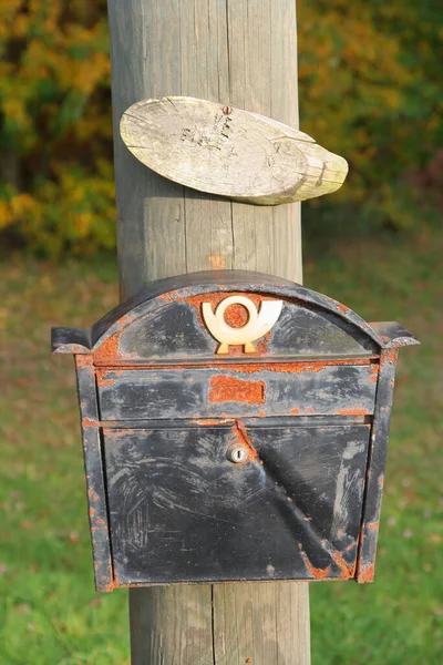 Régi Postaláda Parkban — Stock Fotó