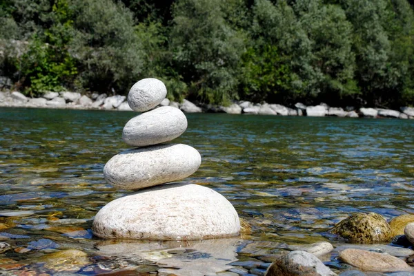 Weiße Zen Steine Flusswasser — Stockfoto