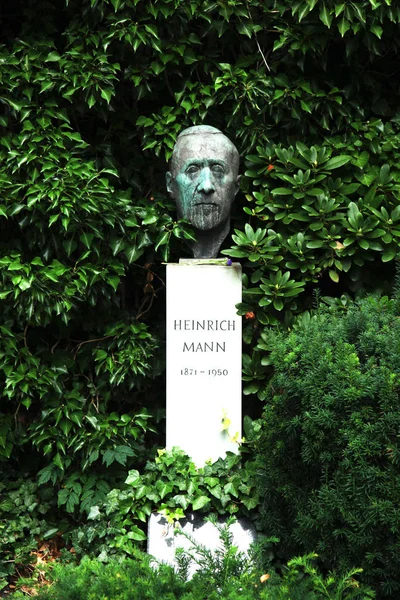 Heinrich Mann Tomb Berlin —  Fotos de Stock