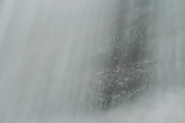 Bella Cascata Sullo Sfondo Della Natura — Foto Stock